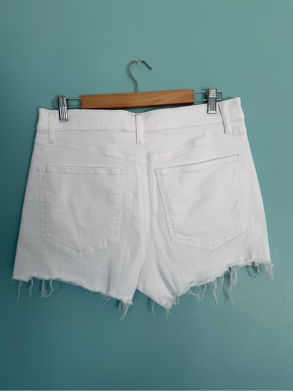 Express ’90s High Rise White Distressed Denim Shorts Size 10 Raw Hem - Picture 4 of 6